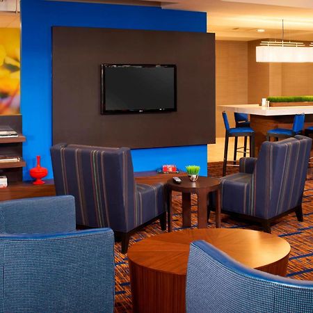 Courtyard Toledo Maumee/Arrowhead Hotel Interior photo