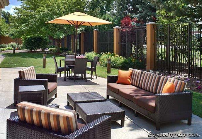 Courtyard Toledo Maumee/Arrowhead Hotel Exterior photo
