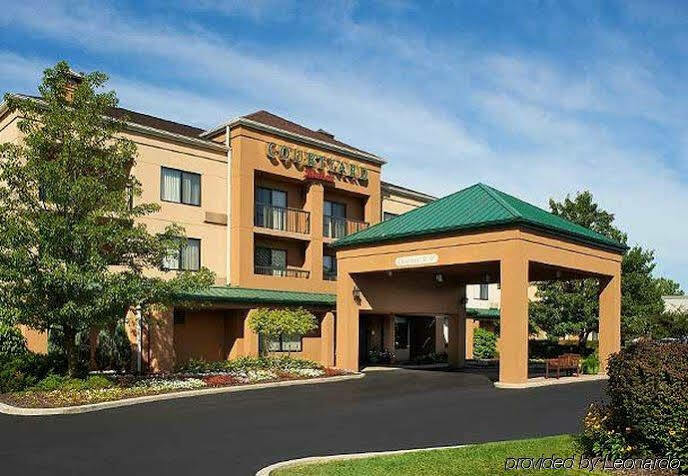 Courtyard Toledo Maumee/Arrowhead Hotel Exterior photo
